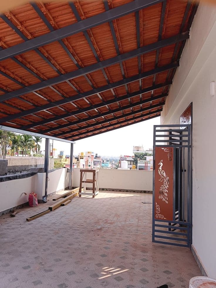 Terasta kiremit kaplı çelik pergola